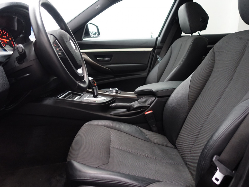 
BMW 3-serie Gran Turismo 328i M-Sport Black Performance Aut- Head Up, Panodak, Xenon Led, Leder, Navi vol									