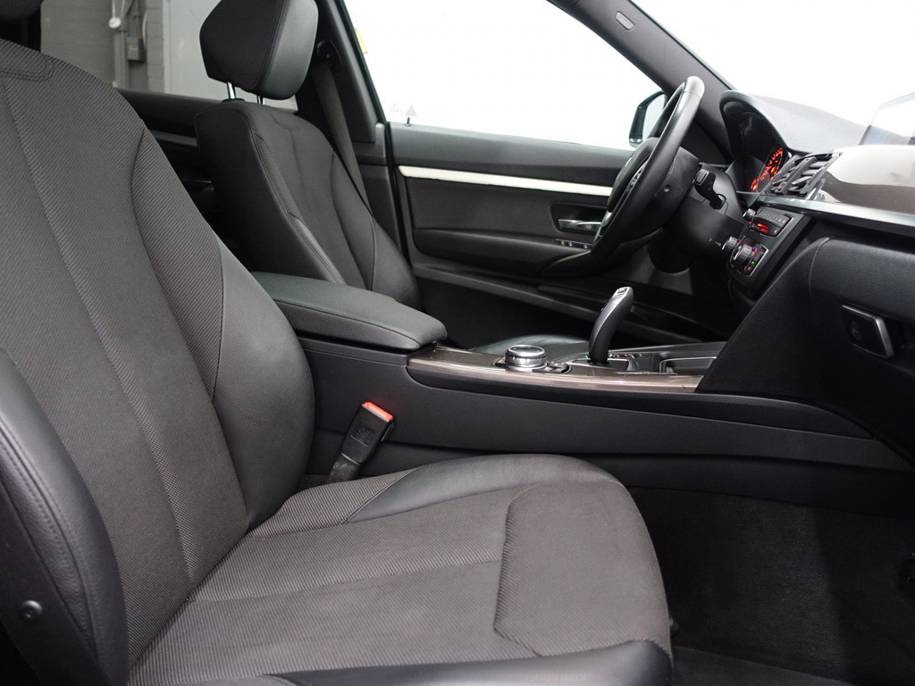 
BMW 3-serie Gran Turismo 328i M-Sport Black Performance Aut- Head Up, Panodak, Xenon Led, Leder, Navi vol									