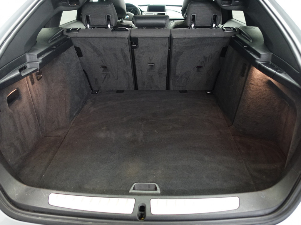 
BMW 3-serie Gran Turismo 328i M-Sport Black Performance Aut- Head Up, Panodak, Xenon Led, Leder, Navi vol									