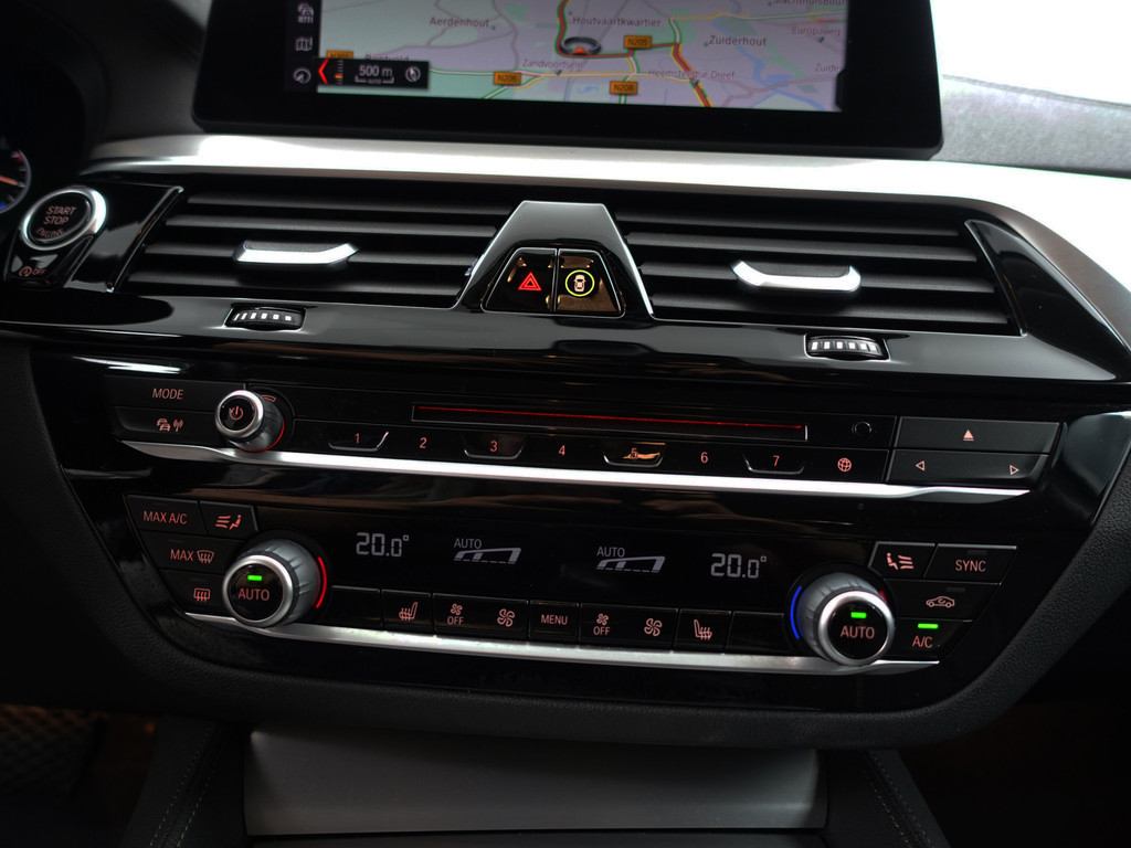 
								BMW 5 Serie 520i M Sport Individual Aut- Sfeerverlichting, Xenon Led, Memory Seats, Park Assist, Comfort Nappa Leder vol									
