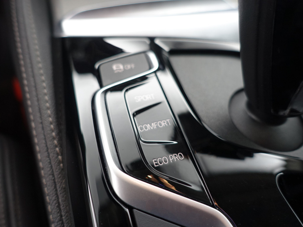 
								BMW 5 Serie 520i M Sport Individual Aut- Sfeerverlichting, Xenon Led, Memory Seats, Park Assist, Comfort Nappa Leder vol									