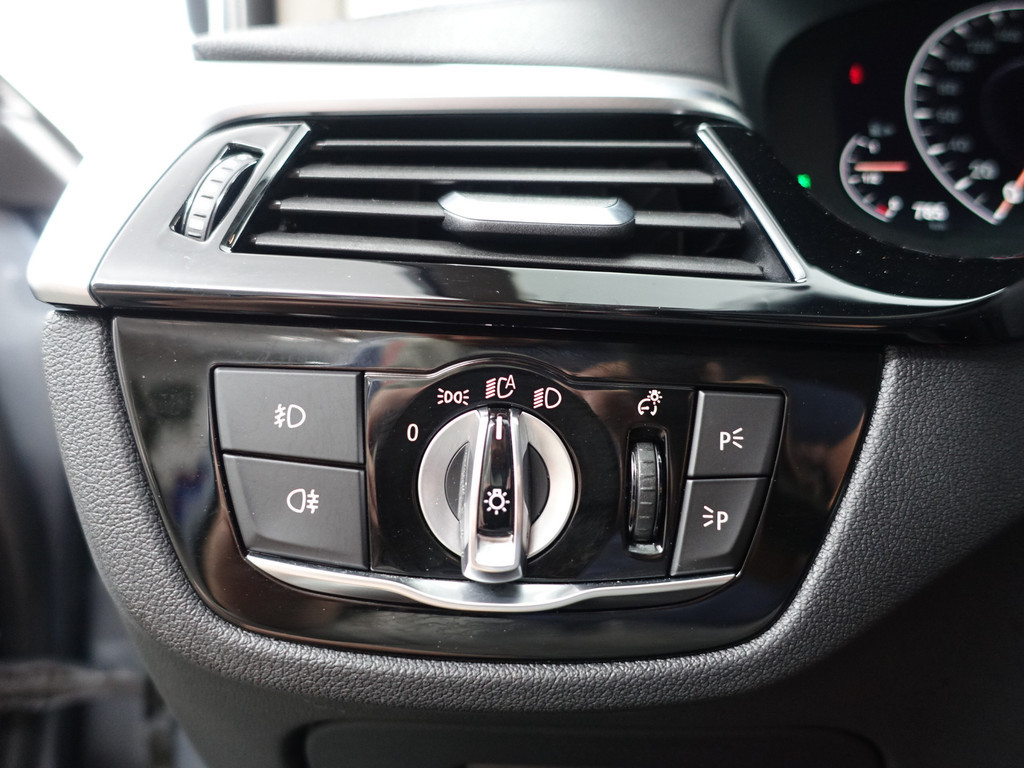 
								BMW 5 Serie 520i M Sport Individual Aut- Sfeerverlichting, Xenon Led, Memory Seats, Park Assist, Comfort Nappa Leder vol									