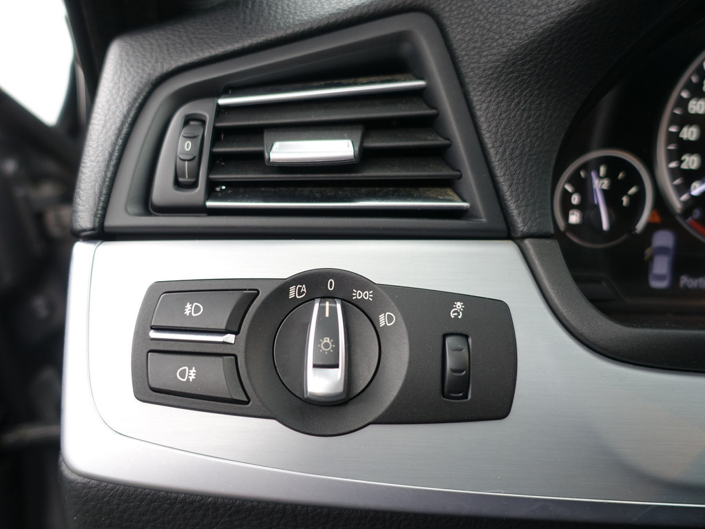 
BMW 5 Serie 520i M Sport Aut- Xenon Led, Stoelverwarming, Virtual Cockpit, Dynamic Select, Park Assist vol									