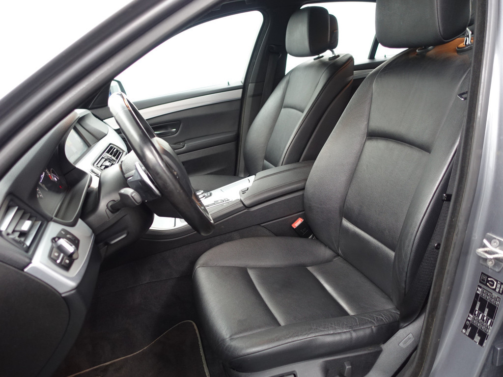 
BMW 5 Serie 520i M Sport Aut- Xenon Led, Stoelverwarming, Virtual Cockpit, Dynamic Select, Park Assist vol									