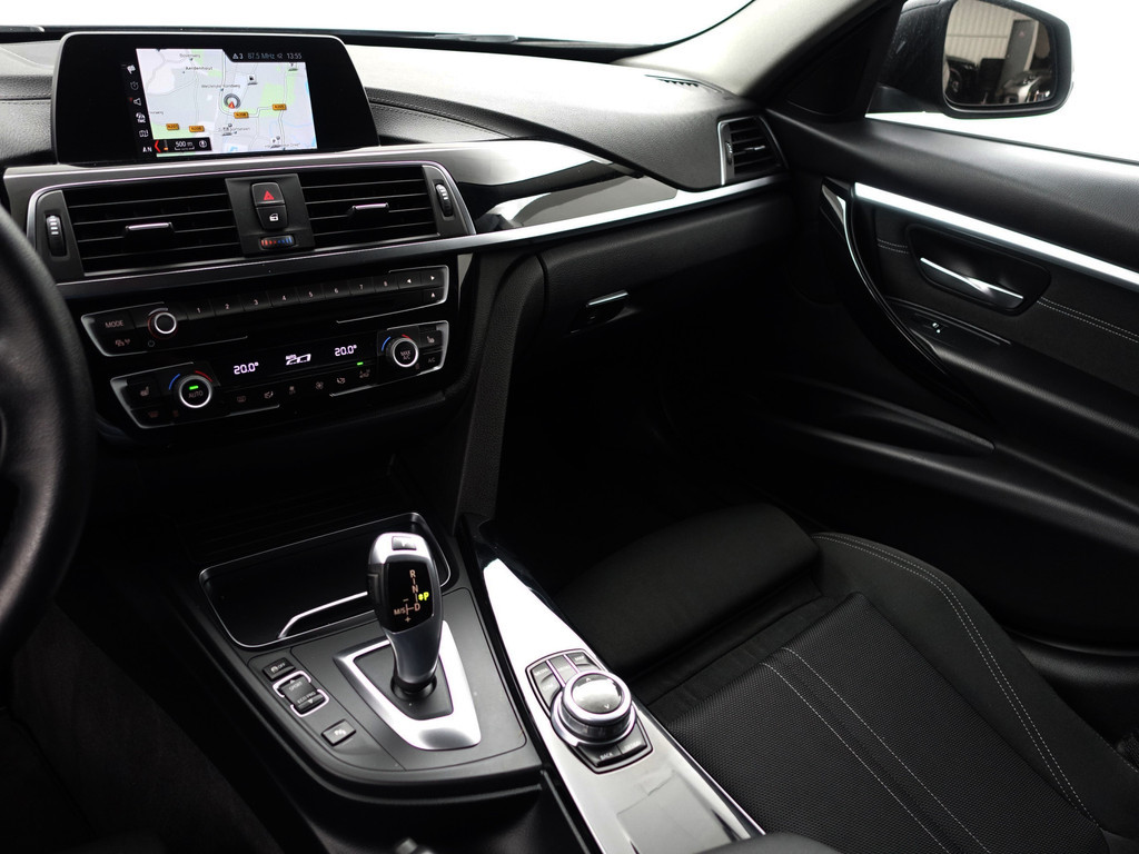 
BMW 3 Serie 318i High Executive Aut- Xenon Led, Sport Interieur, Standkachel, Sfeerverlichting, Park Assist vol									