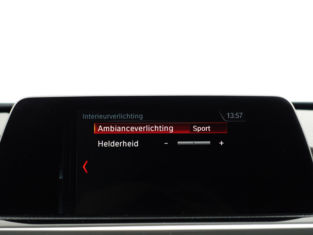 
BMW 3 Serie 318i High Executive Aut- Xenon Led, Sport Interieur, Standkachel, Sfeerverlichting, Park Assist vol									