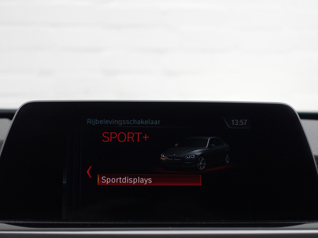 
BMW 3 Serie 318i High Executive Aut- Xenon Led, Sport Interieur, Standkachel, Sfeerverlichting, Park Assist vol									