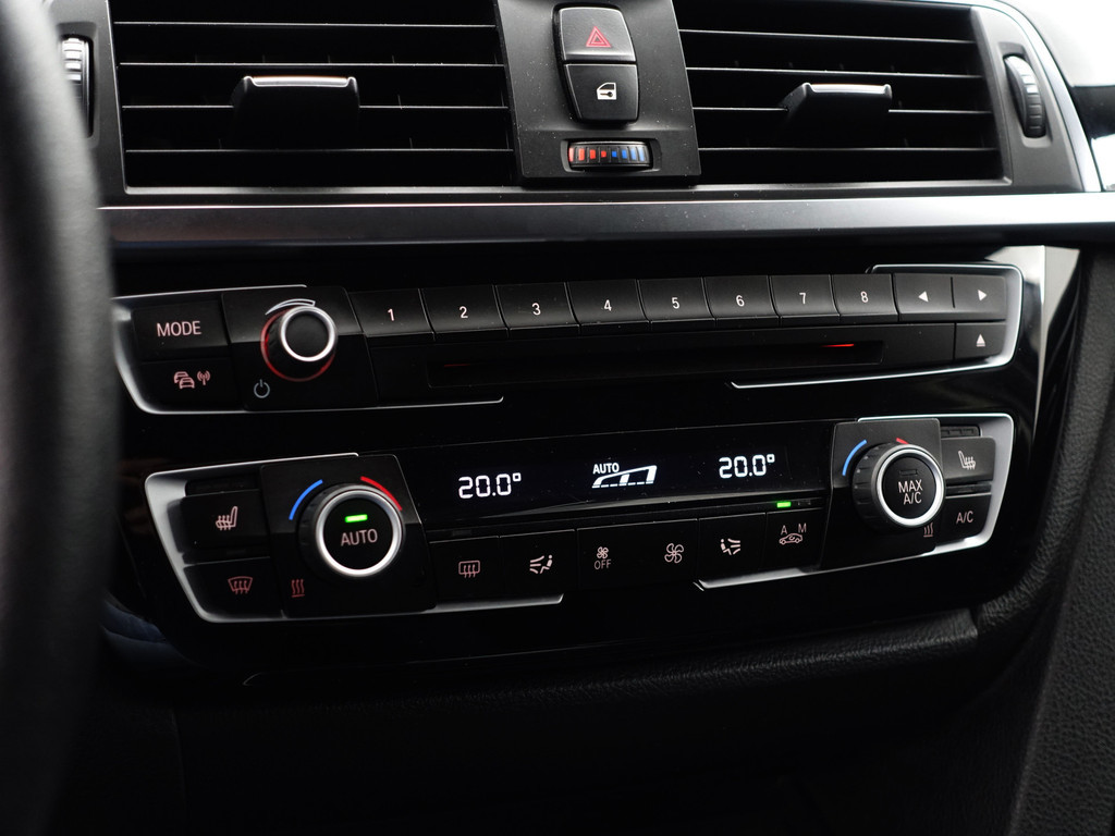 
BMW 3 Serie 318i High Executive Aut- Xenon Led, Sport Interieur, Standkachel, Sfeerverlichting, Park Assist vol									