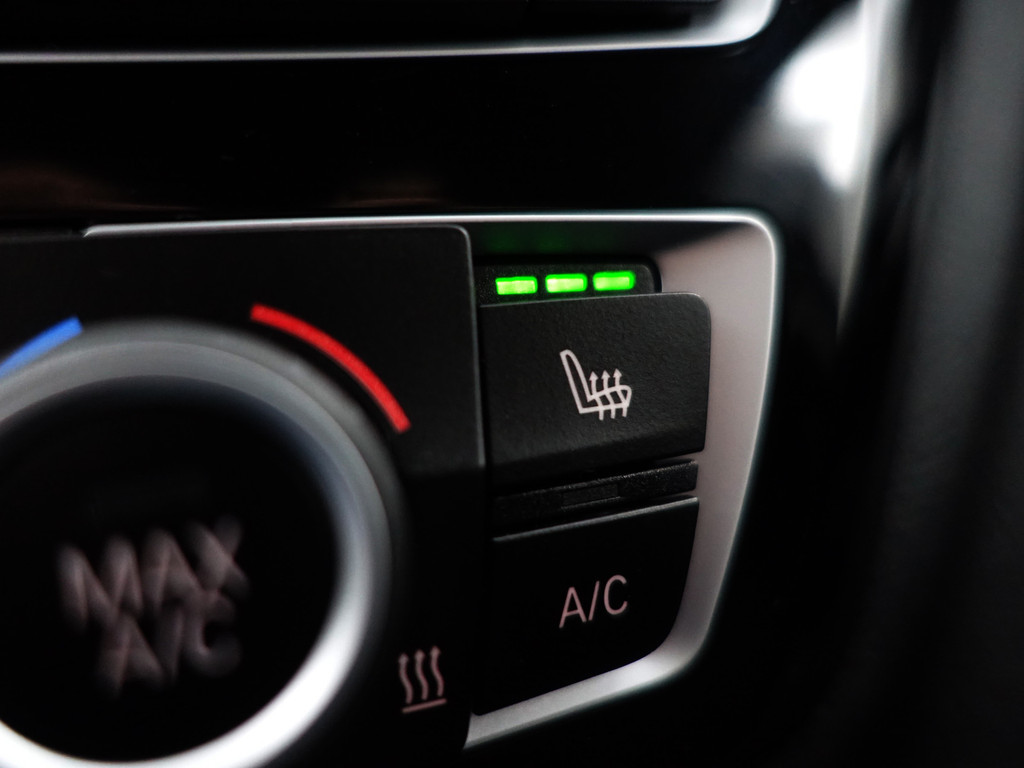 
BMW 3 Serie 318i High Executive Aut- Xenon Led, Sport Interieur, Standkachel, Sfeerverlichting, Park Assist vol									