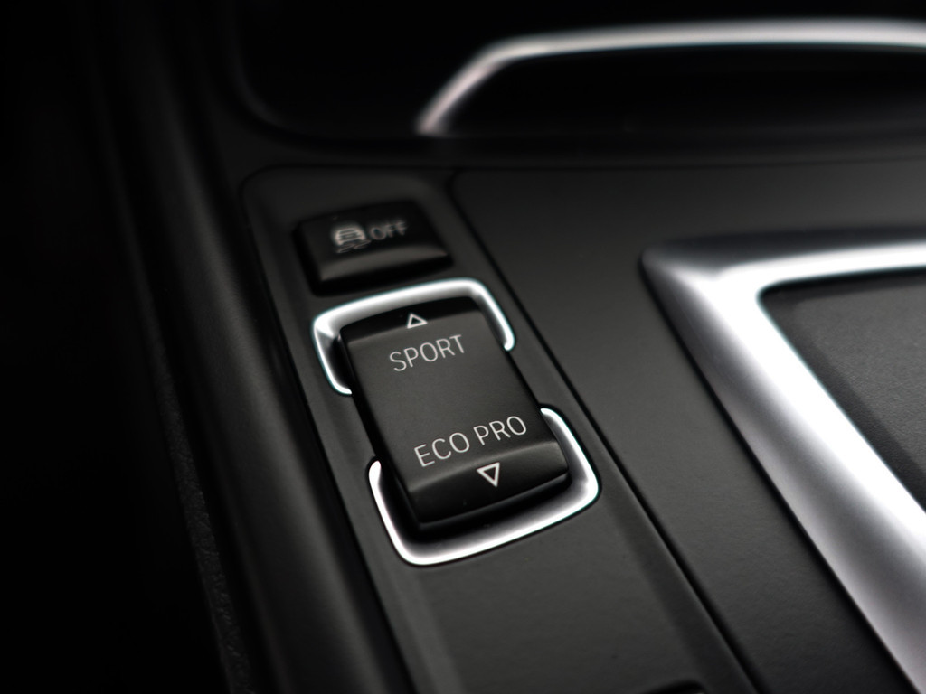 
BMW 3 Serie 318i High Executive Aut- Xenon Led, Sport Interieur, Standkachel, Sfeerverlichting, Park Assist vol									