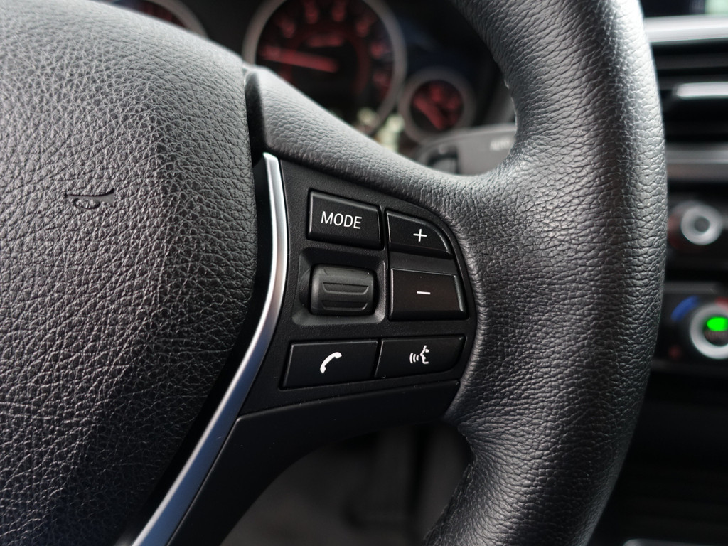 
BMW 3 Serie 318i High Executive Aut- Xenon Led, Sport Interieur, Standkachel, Sfeerverlichting, Park Assist vol									