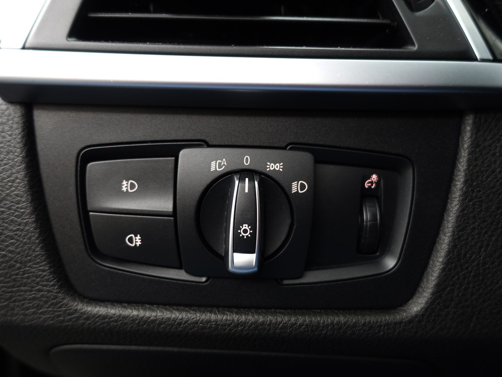 
BMW 3 Serie 318i High Executive Aut- Xenon Led, Sport Interieur, Standkachel, Sfeerverlichting, Park Assist vol									