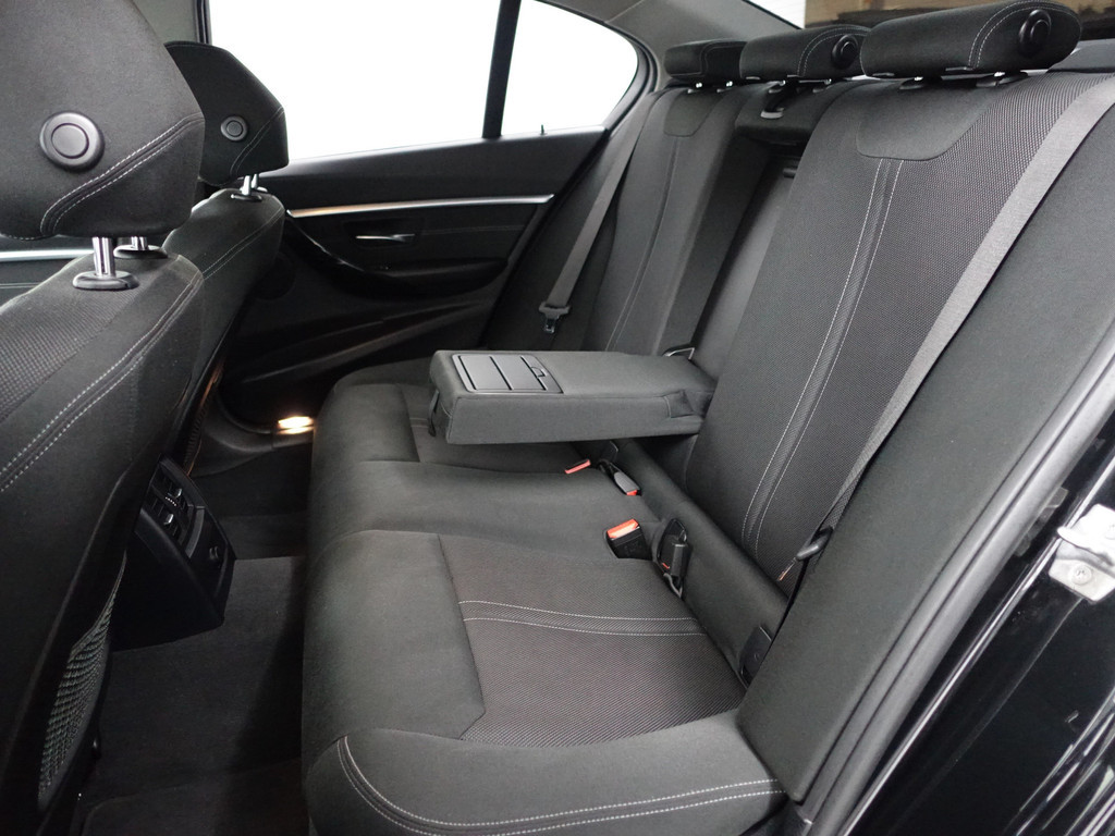 
BMW 3 Serie 318i High Executive Aut- Xenon Led, Sport Interieur, Standkachel, Sfeerverlichting, Park Assist vol									