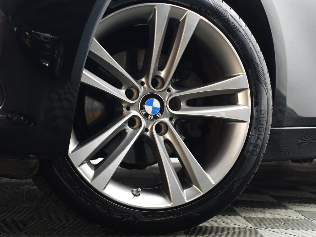 
BMW 3 Serie 318i High Executive Aut- Xenon Led, Sport Interieur, Standkachel, Sfeerverlichting, Park Assist vol									