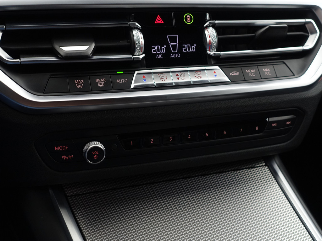 
BMW 3 Serie Touring 318i M Sport Aut- Sport Interieur, Carplay, Standkachel, Sfeerverlichting, Keyless, Ada Cruise vol									