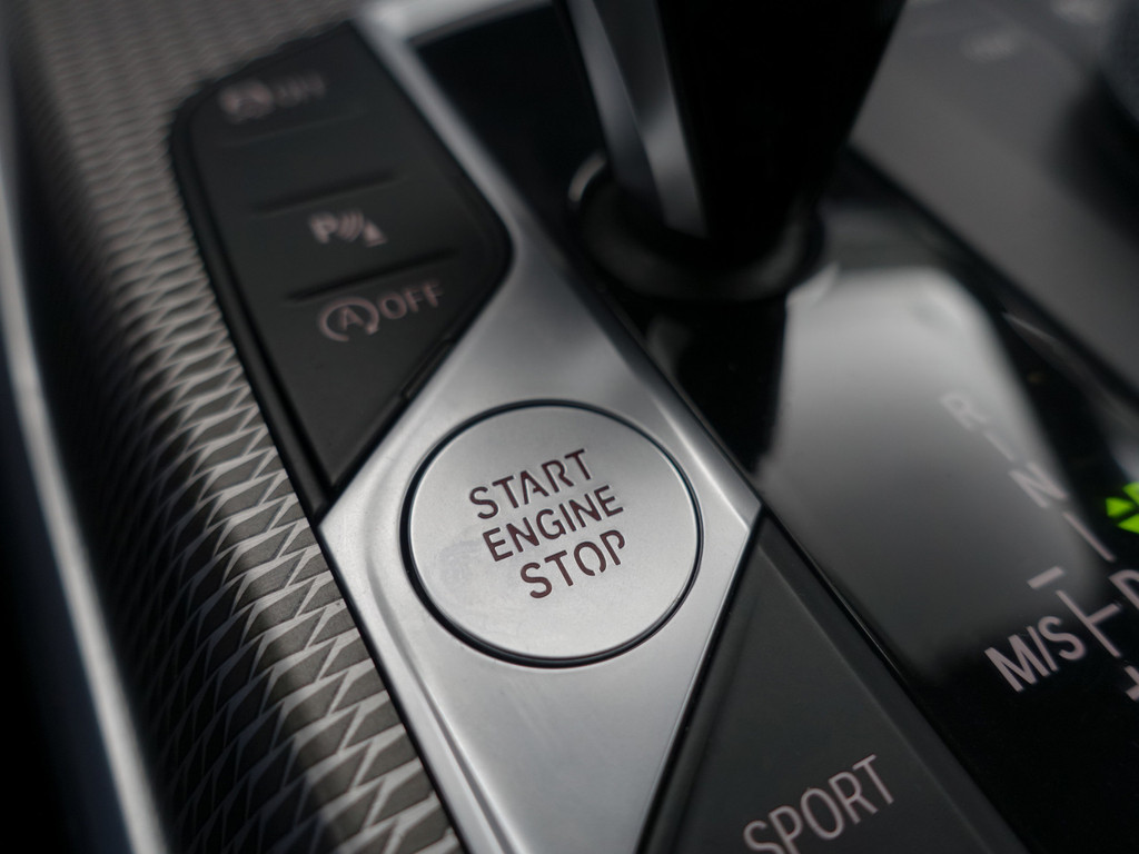 
BMW 3 Serie Touring 318i M Sport Aut- Sport Interieur, Carplay, Standkachel, Sfeerverlichting, Keyless, Ada Cruise vol									