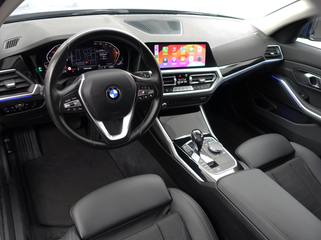 
BMW 3 Serie Touring 320i M Sport Shadowline Aut- Panodak, Xenon Led, CarPlay, Sfeerverlichting, Keyless, Standkachel vol									