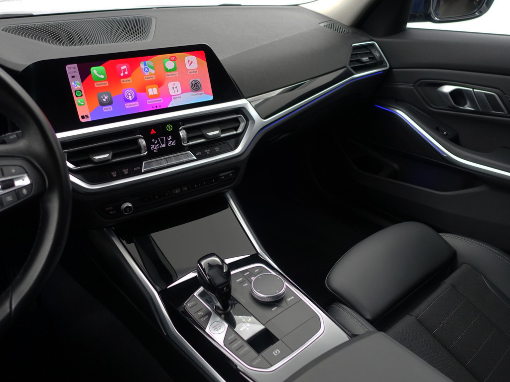 
BMW 3 Serie Touring 320i M Sport Shadowline Aut- Panodak, Xenon Led, CarPlay, Sfeerverlichting, Keyless, Standkachel vol									
