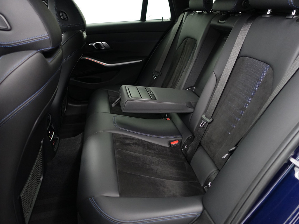 
BMW 3 Serie Touring 318i M Sport Aut- Sport Interieur, Carplay, Standkachel, Sfeerverlichting, Keyless, Ada Cruise vol									