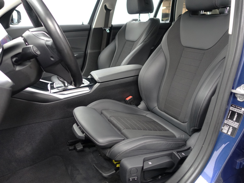 
BMW 3 Serie Touring 320i M Sport Shadowline Aut- Panodak, Xenon Led, CarPlay, Sfeerverlichting, Keyless, Standkachel vol									