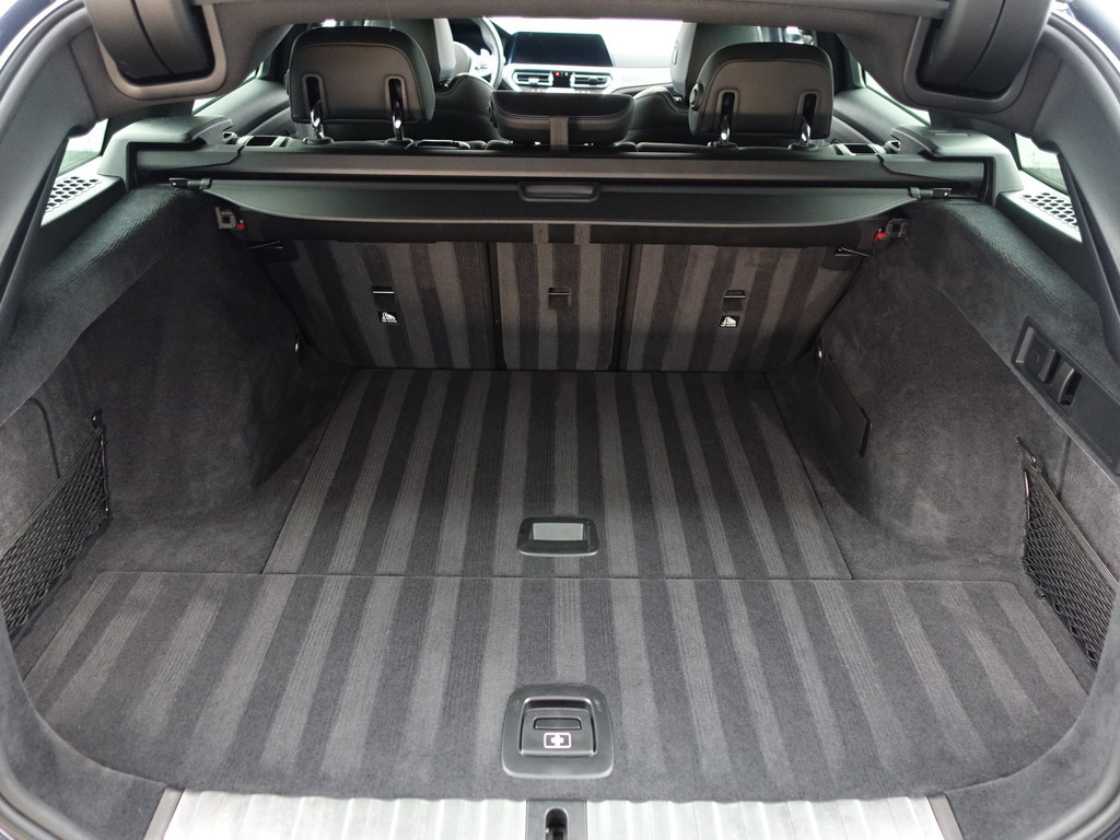 
BMW 3 Serie Touring 318i M Sport Aut- Sport Interieur, Carplay, Standkachel, Sfeerverlichting, Keyless, Ada Cruise vol									