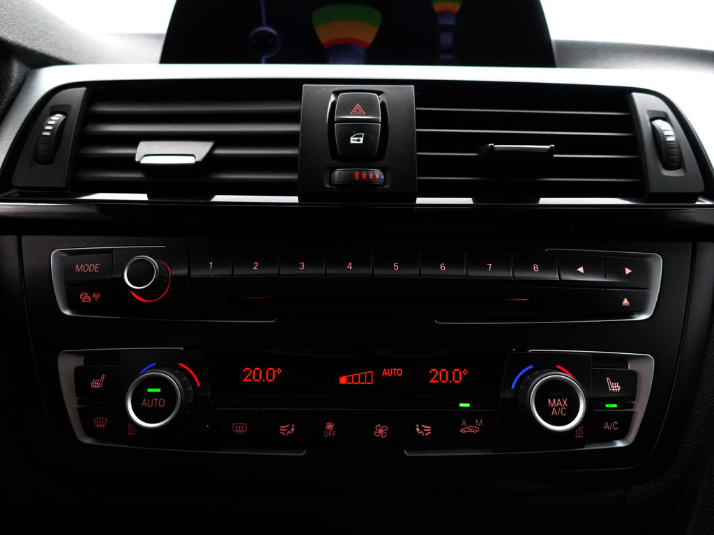 
								BMW 3-serie 320i M Sport Aut- Xenon Led, Park Assist, Sfeerverlichting, Stoelverwarming, Sport Interieur vol									