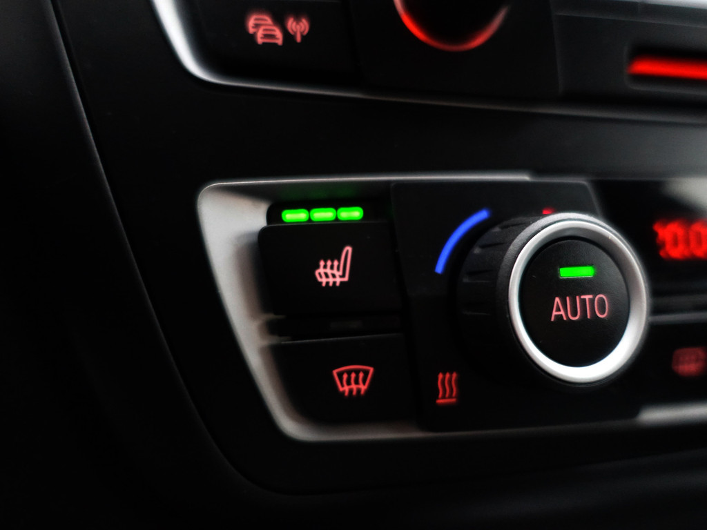 
								BMW 3-serie 320i M Sport Aut- Xenon Led, Park Assist, Sfeerverlichting, Stoelverwarming, Sport Interieur vol									