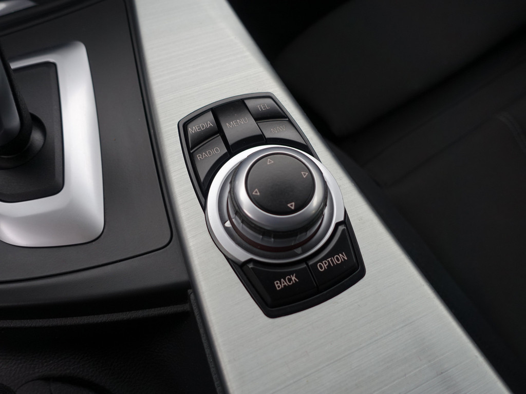 
								BMW 3-serie 320i M Sport Aut- Xenon Led, Park Assist, Sfeerverlichting, Stoelverwarming, Sport Interieur vol									