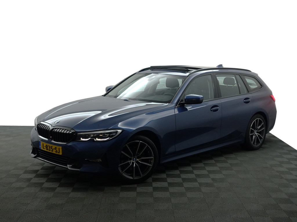 
BMW 3 Serie Touring 320i M Sport Shadowline Aut- Panodak, Xenon Led, CarPlay, Sfeerverlichting, Keyless, Standkachel vol									