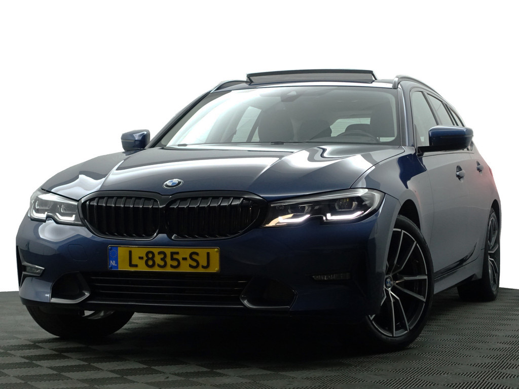 
BMW 3 Serie Touring 320i M Sport Shadowline Aut- Panodak, Xenon Led, CarPlay, Sfeerverlichting, Keyless, Standkachel vol									