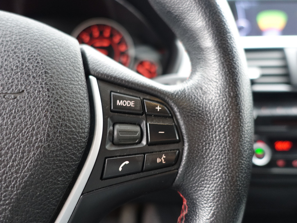 
								BMW 3-serie 320i M Sport Aut- Xenon Led, Park Assist, Sfeerverlichting, Stoelverwarming, Sport Interieur vol									