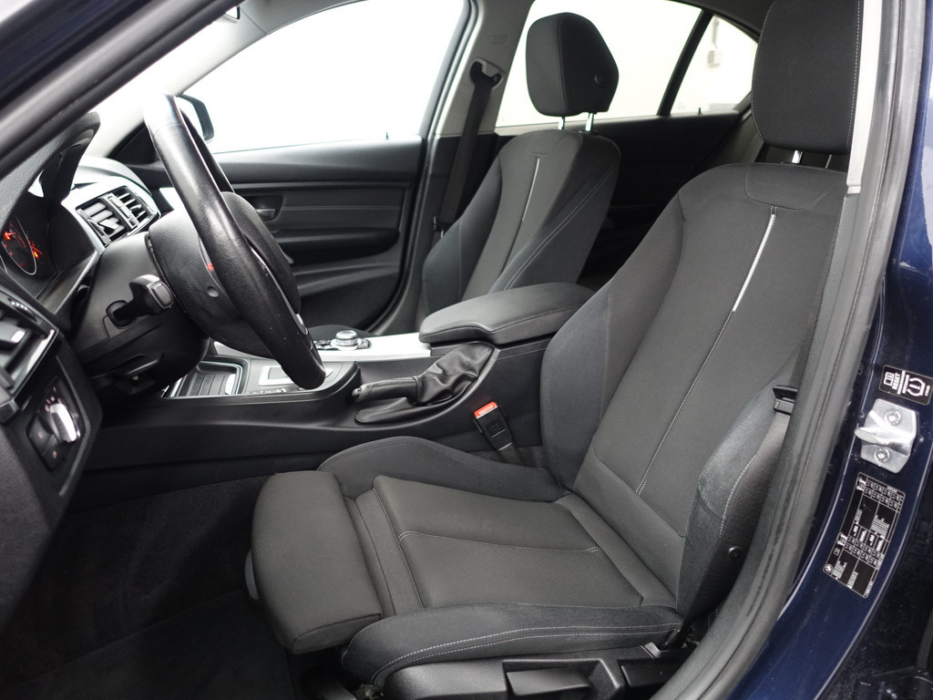 
								BMW 3-serie 320i M Sport Aut- Xenon Led, Park Assist, Sfeerverlichting, Stoelverwarming, Sport Interieur vol									