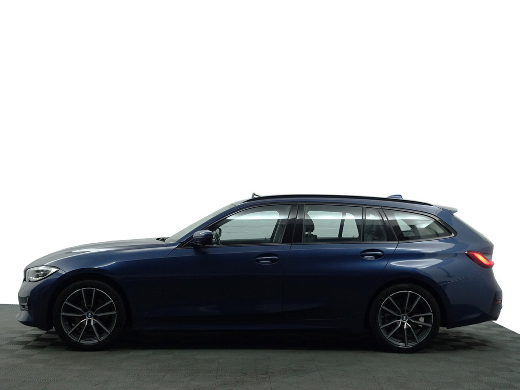 
BMW 3 Serie Touring 320i M Sport Shadowline Aut- Panodak, Xenon Led, CarPlay, Sfeerverlichting, Keyless, Standkachel vol									
