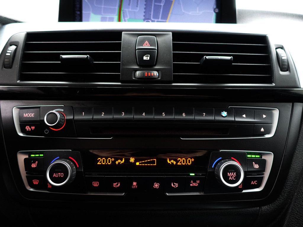 
BMW 3-serie 320d M Sport Aut- Schuifdak, Xenon Led, Sport Interieur, Stoelverwarming, Park Assist, Dynamic Select vol									