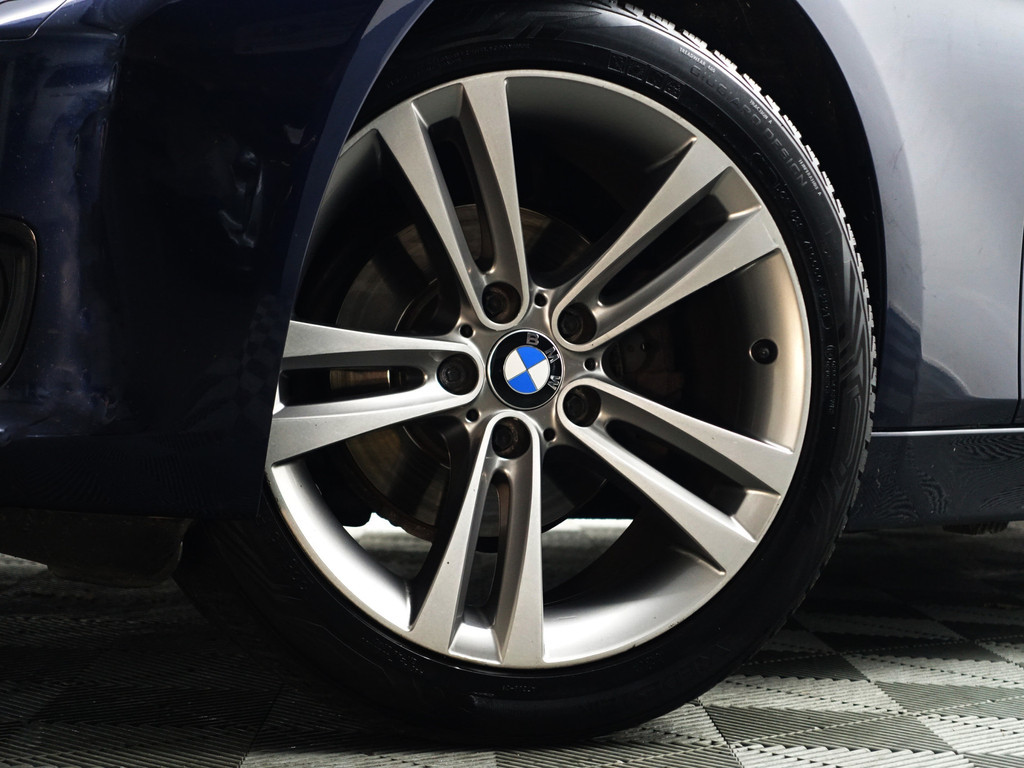
								BMW 3-serie 320i M Sport Aut- Xenon Led, Park Assist, Sfeerverlichting, Stoelverwarming, Sport Interieur vol									