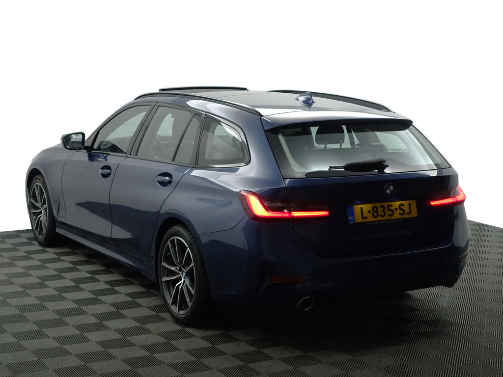 
BMW 3 Serie Touring 320i M Sport Shadowline Aut- Panodak, Xenon Led, CarPlay, Sfeerverlichting, Keyless, Standkachel vol									