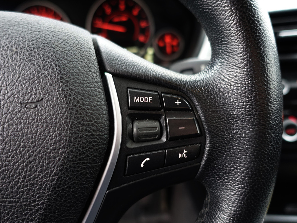 
BMW 3-serie 320d M Sport Aut- Schuifdak, Xenon Led, Sport Interieur, Stoelverwarming, Park Assist, Dynamic Select vol									