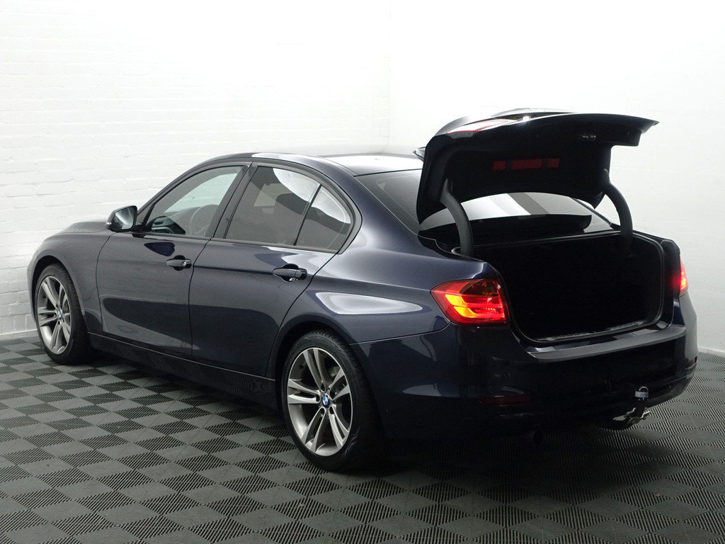 
								BMW 3-serie 320i M Sport Aut- Xenon Led, Park Assist, Sfeerverlichting, Stoelverwarming, Sport Interieur vol									