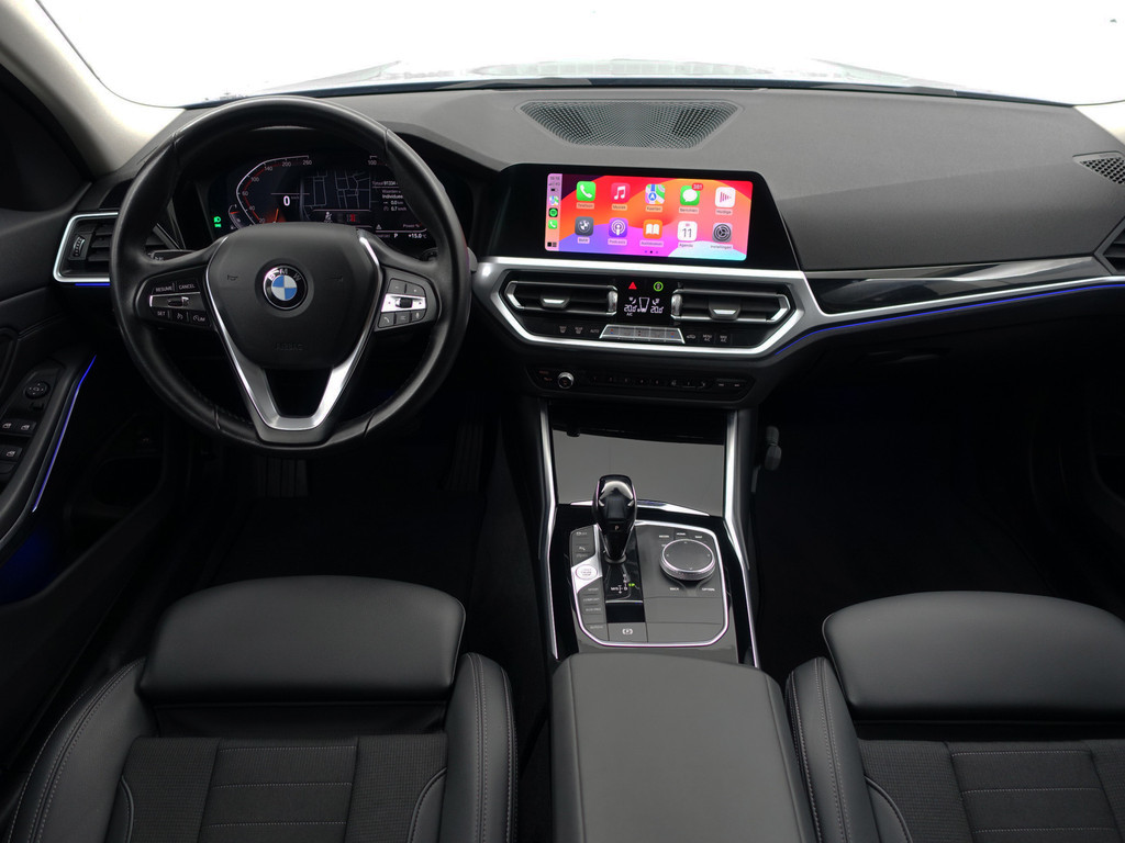 
BMW 3 Serie Touring 320i M Sport Shadowline Aut- Panodak, Xenon Led, CarPlay, Sfeerverlichting, Keyless, Standkachel vol									