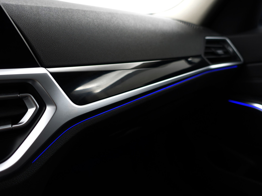 
BMW 3 Serie Touring 320i M Sport Shadowline Aut- Panodak, Xenon Led, CarPlay, Sfeerverlichting, Keyless, Standkachel vol									