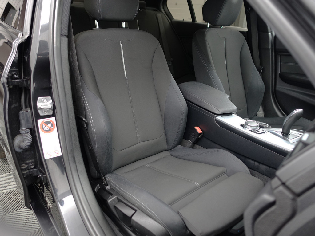 
BMW 3-serie 320d M Sport Aut- Schuifdak, Xenon Led, Sport Interieur, Stoelverwarming, Park Assist, Dynamic Select vol									