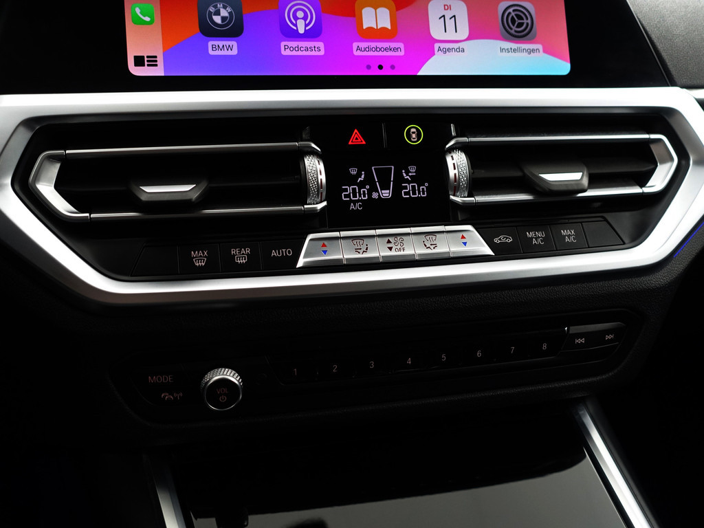 
BMW 3 Serie Touring 320i M Sport Shadowline Aut- Panodak, Xenon Led, CarPlay, Sfeerverlichting, Keyless, Standkachel vol									