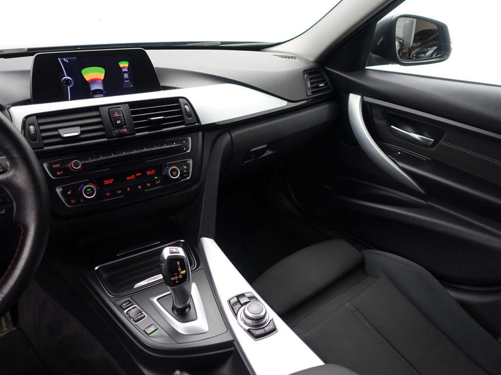 
								BMW 3-serie 320i M Sport Aut- Xenon Led, Park Assist, Sfeerverlichting, Stoelverwarming, Sport Interieur vol									