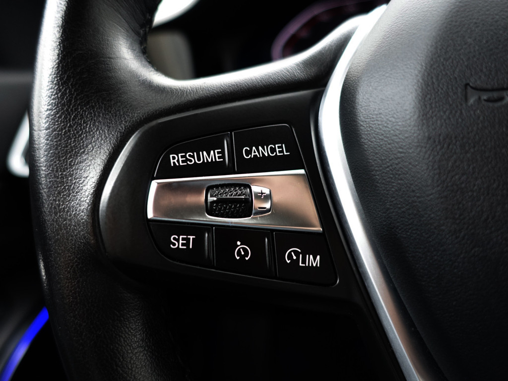 
BMW 3 Serie Touring 320i M Sport Shadowline Aut- Panodak, Xenon Led, CarPlay, Sfeerverlichting, Keyless, Standkachel vol									