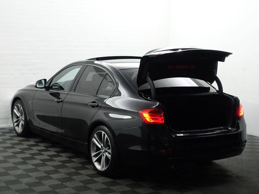 
BMW 3-serie 320d M Sport Aut- Schuifdak, Xenon Led, Sport Interieur, Stoelverwarming, Park Assist, Dynamic Select vol									