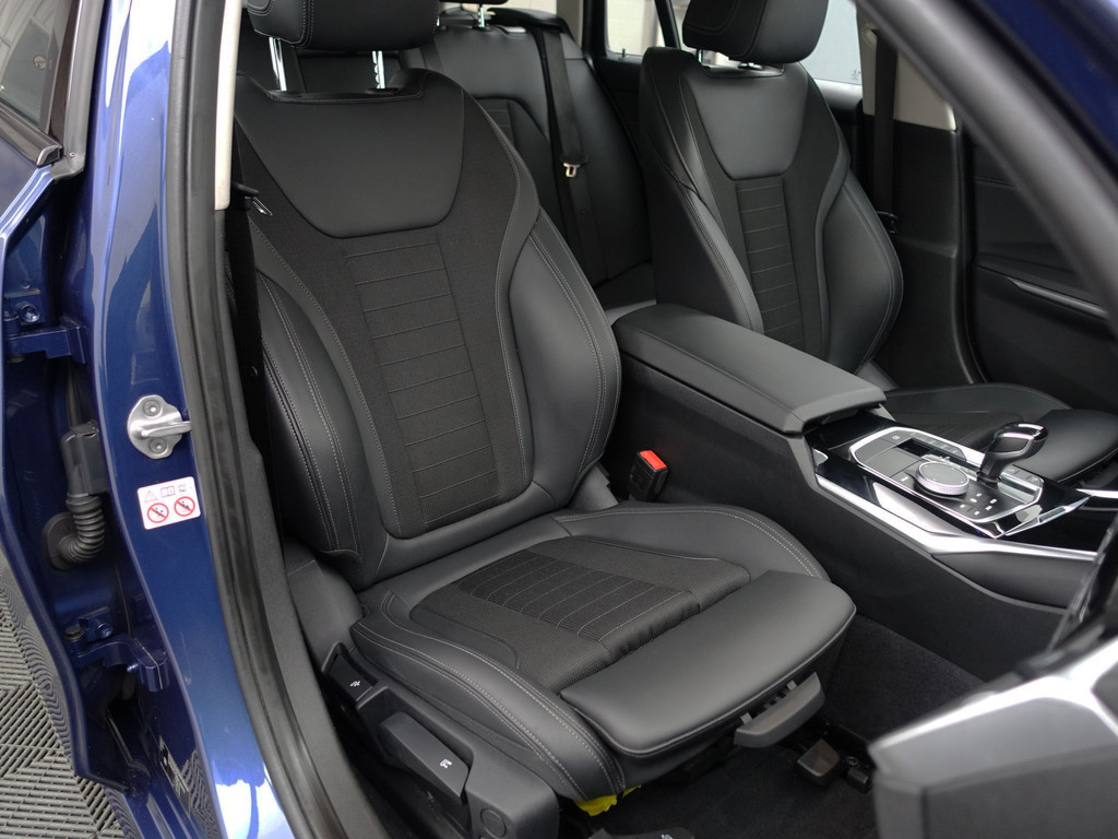 
BMW 3 Serie Touring 320i M Sport Shadowline Aut- Panodak, Xenon Led, CarPlay, Sfeerverlichting, Keyless, Standkachel vol									