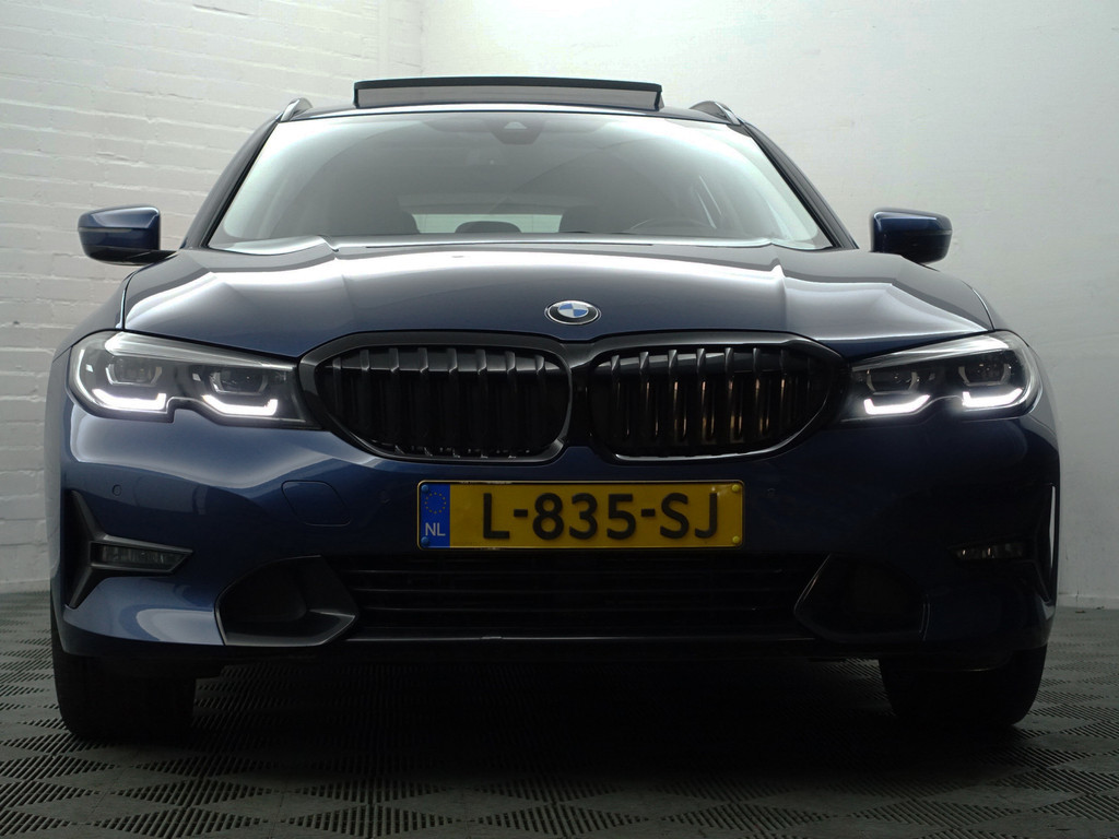 
BMW 3 Serie Touring 320i M Sport Shadowline Aut- Panodak, Xenon Led, CarPlay, Sfeerverlichting, Keyless, Standkachel vol									