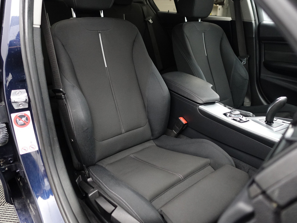 
								BMW 3-serie 320i M Sport Aut- Xenon Led, Park Assist, Sfeerverlichting, Stoelverwarming, Sport Interieur vol									