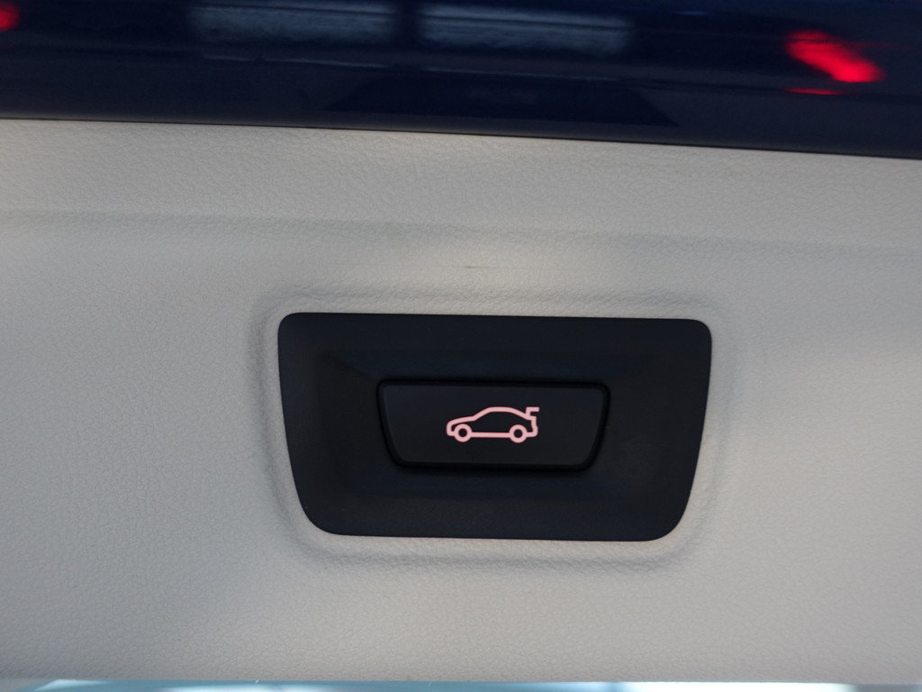 
BMW 3 Serie Touring 320i M Sport Shadowline Aut- Panodak, Xenon Led, CarPlay, Sfeerverlichting, Keyless, Standkachel vol									