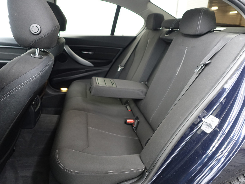 
								BMW 3-serie 320i M Sport Aut- Xenon Led, Park Assist, Sfeerverlichting, Stoelverwarming, Sport Interieur vol									